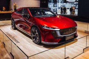 MAZDA EZ-6全球车型MAZDA6e闪耀亮相欧洲布鲁塞尔车展